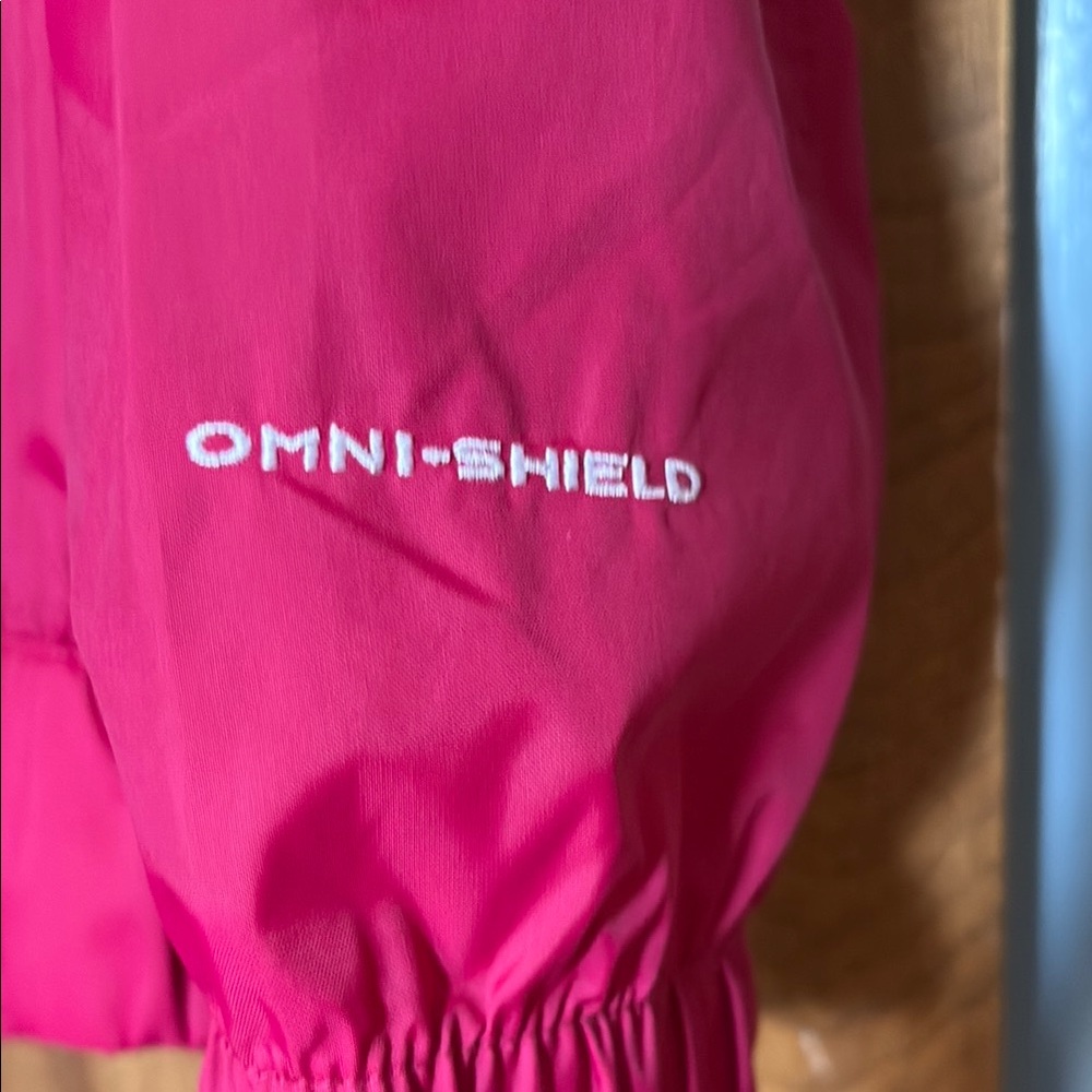 Columbia Women’s Pink Omnishield Lightweight Hooded Rain Jacket - Picture 4 of 7